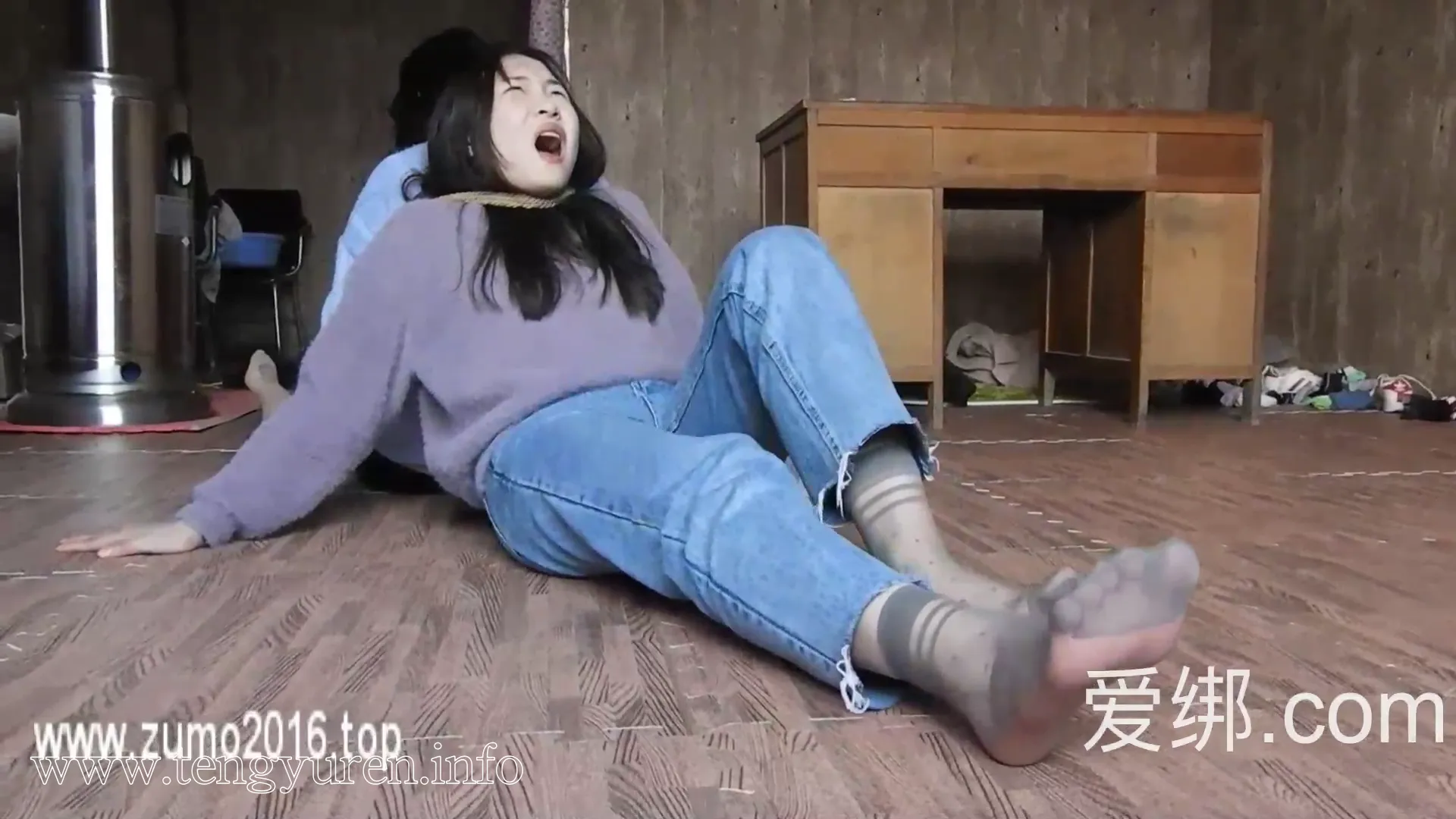 [芳草冰视]芳草早期定拍 短肉丝两女互杀