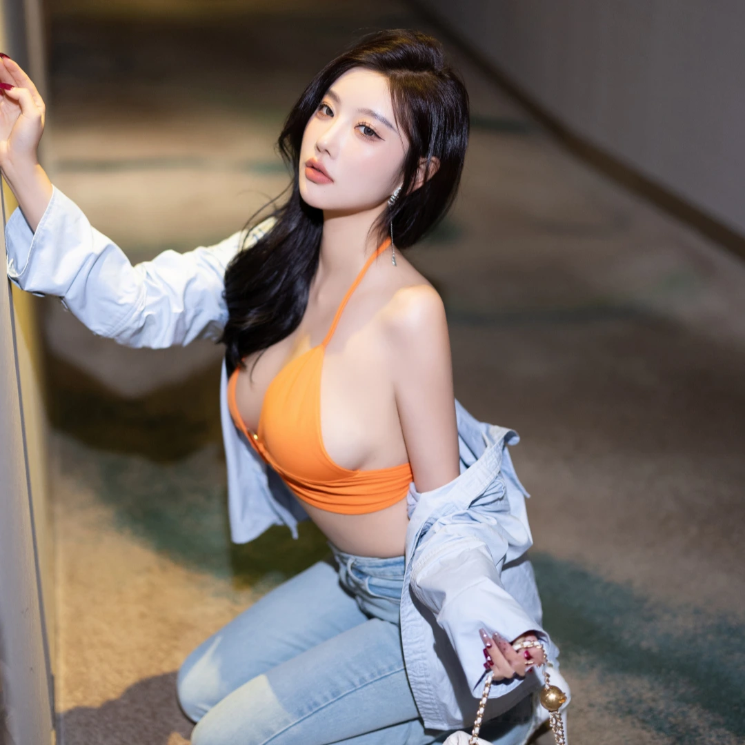 杨晨晨Yome – 蓝色牛仔裤