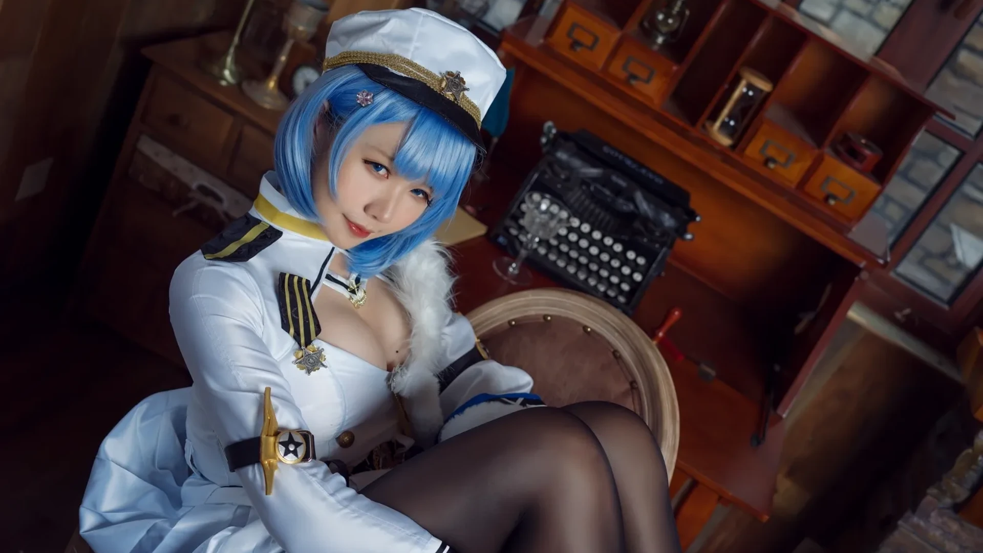 海军女王的飒爽与神秘,最新麻花麻花酱w恰巴cos写真图片合集