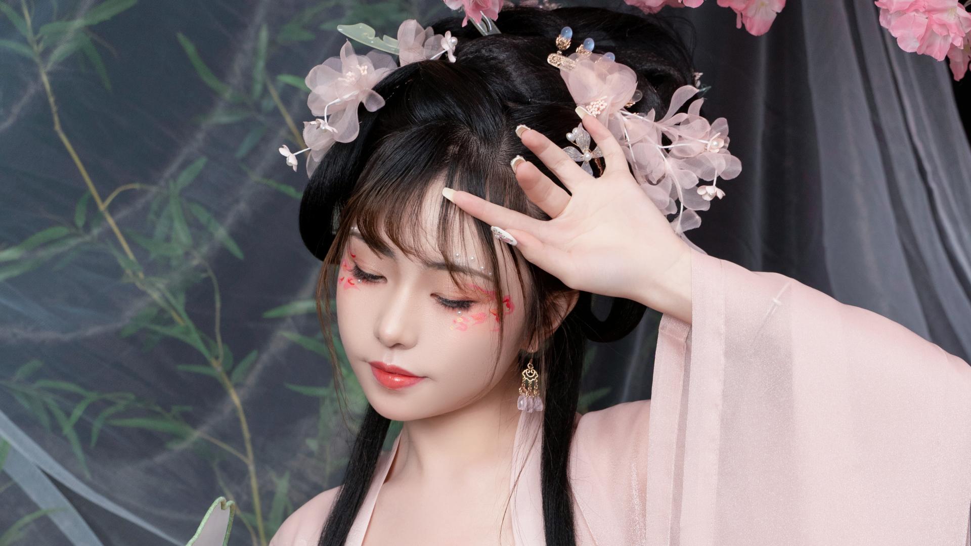 喵小吉最新作品cos娇俏可人大家闺秀,温婉中不失调皮