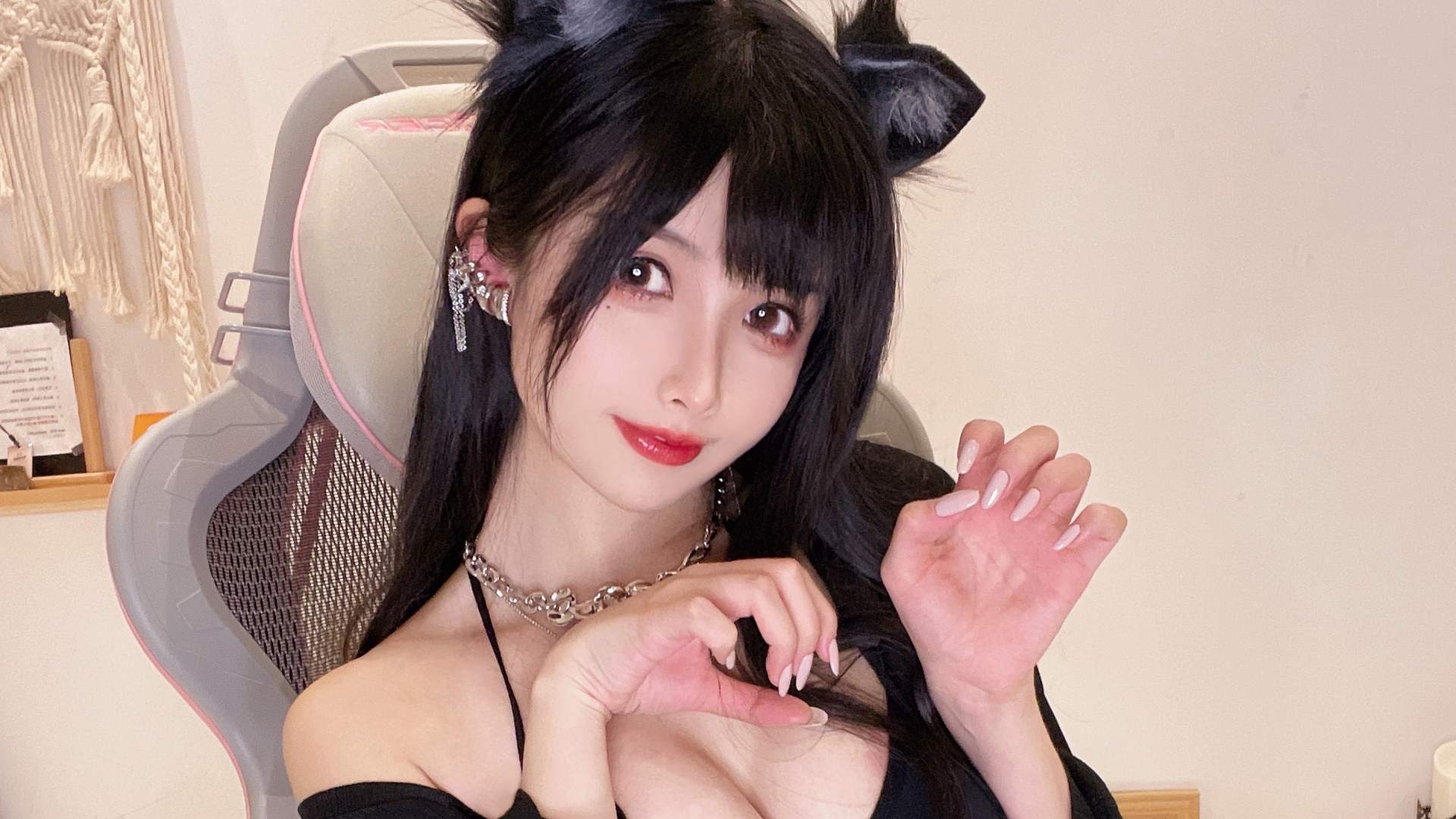 rioko凉凉子图集赏析,在《辣妹猫猫》中的多面魅力,从好奇到妩媚