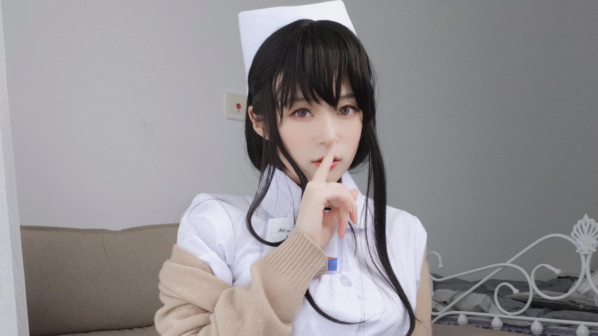 白银81带你探索小护士的世界,神秘日常大揭秘