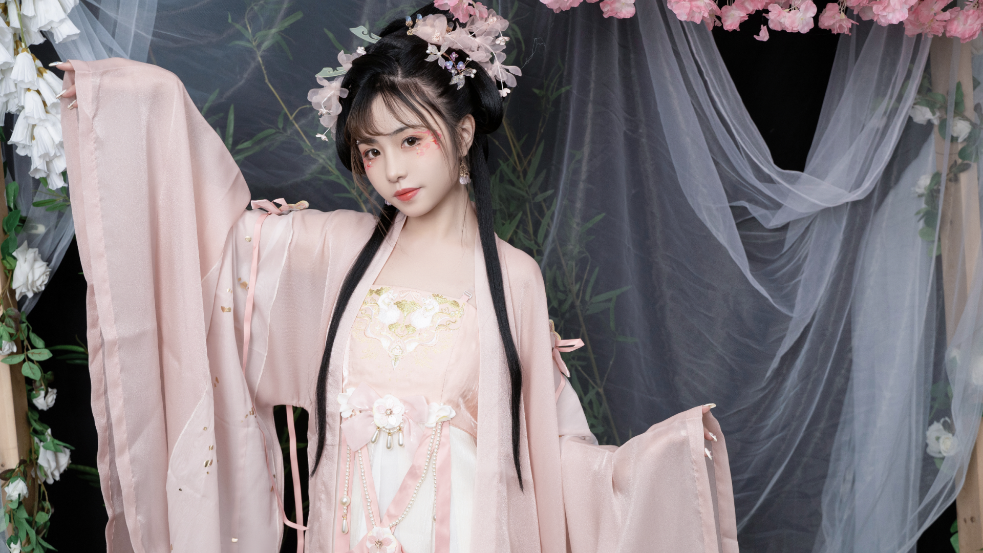 喵小吉最新作品cos娇俏可人大家闺秀,温婉中不失调皮