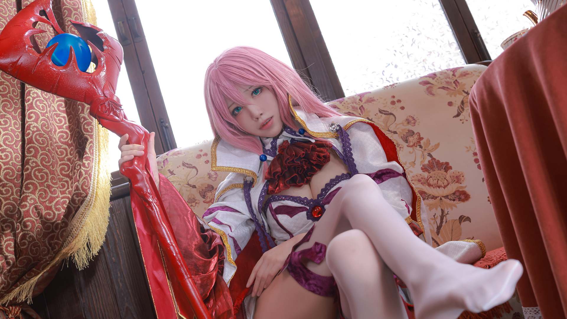 水淼aqua新作《芙蕾雅》:从神秘到俏皮,展现粉色魔法的魅力