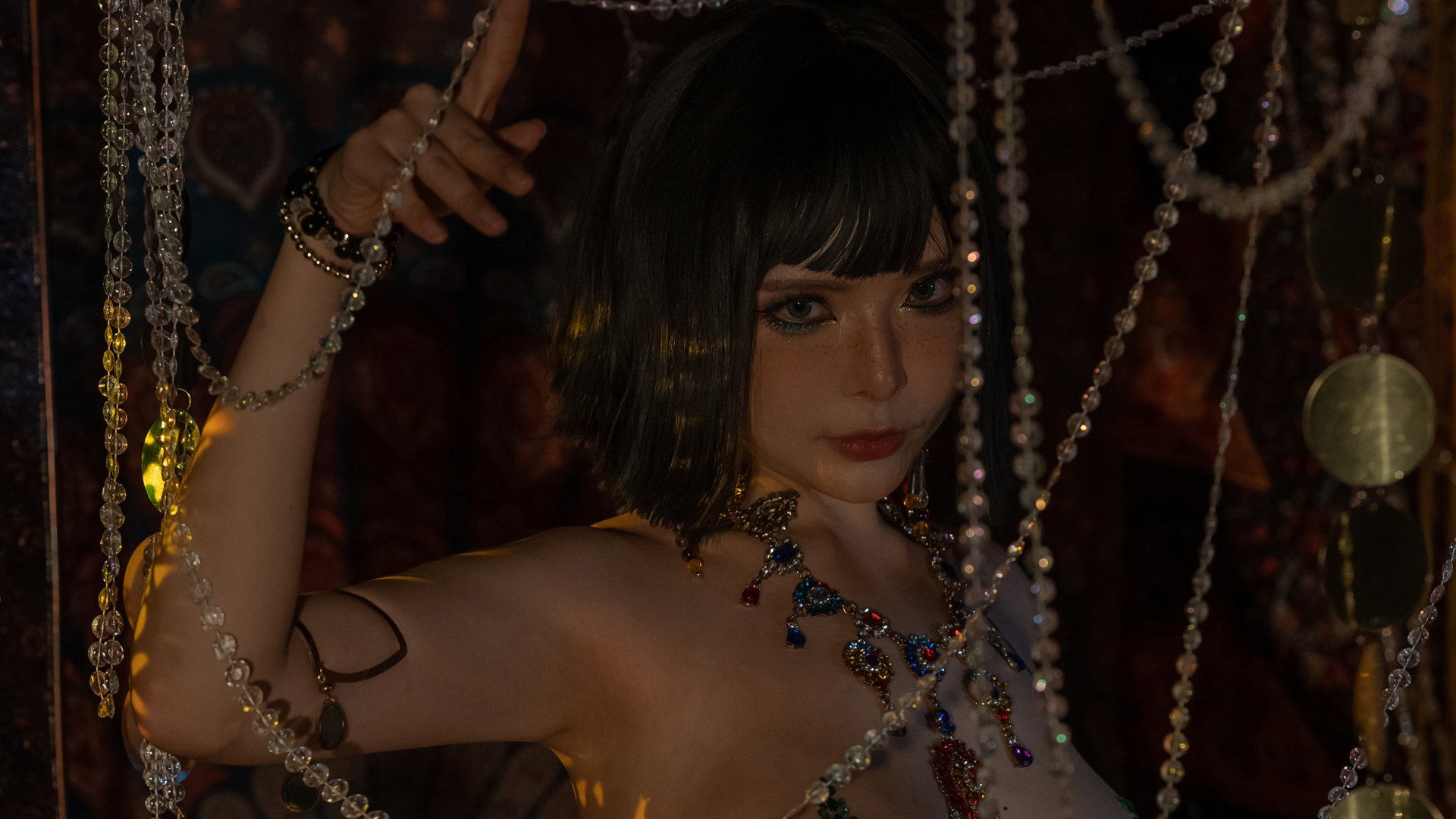 秋和柯基图集欣赏，《异域女郎》的神秘氛围，沉睡的森林女神