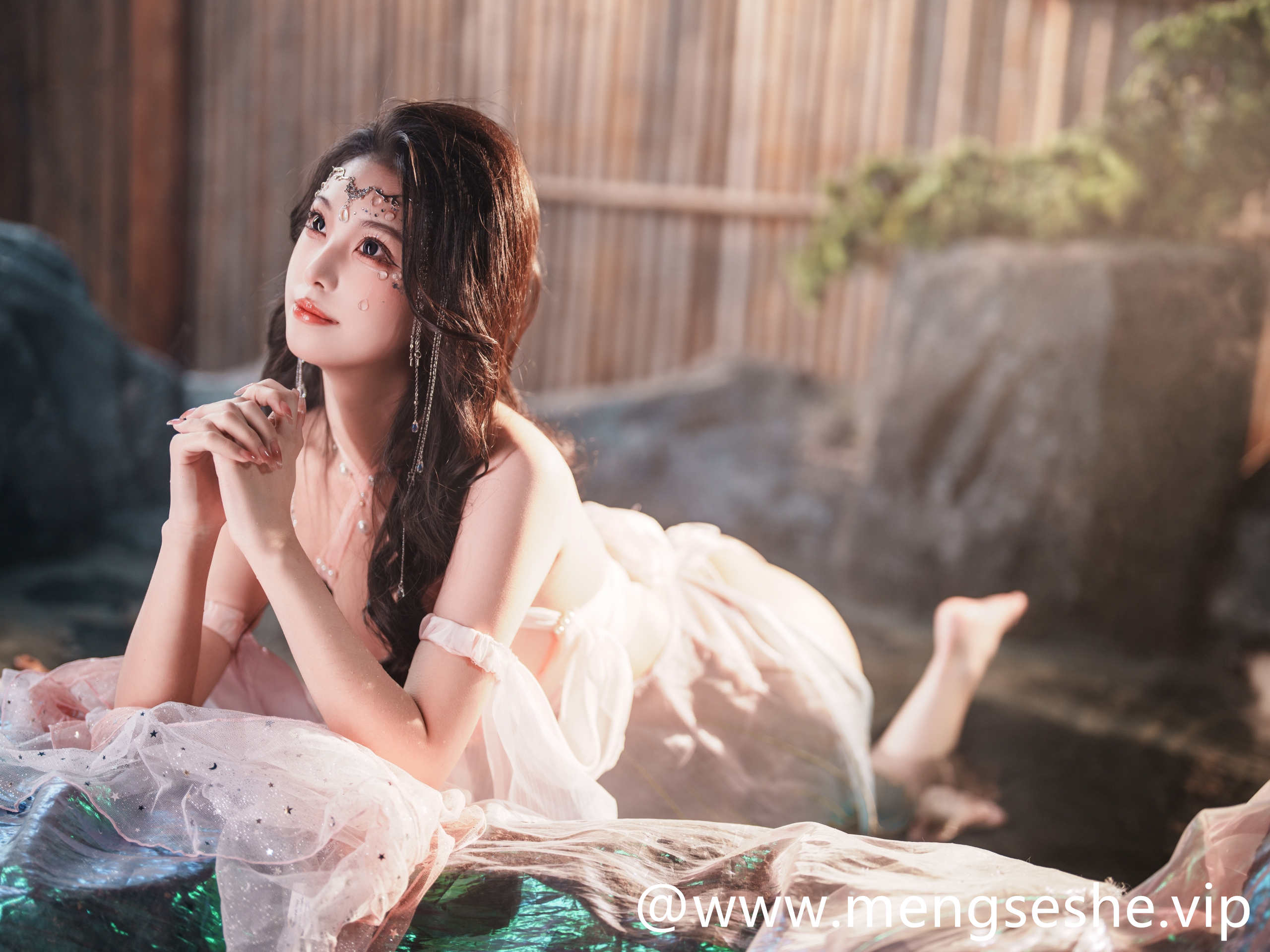 蜜汁猫裘为什么不更新作品，被抓了吗？