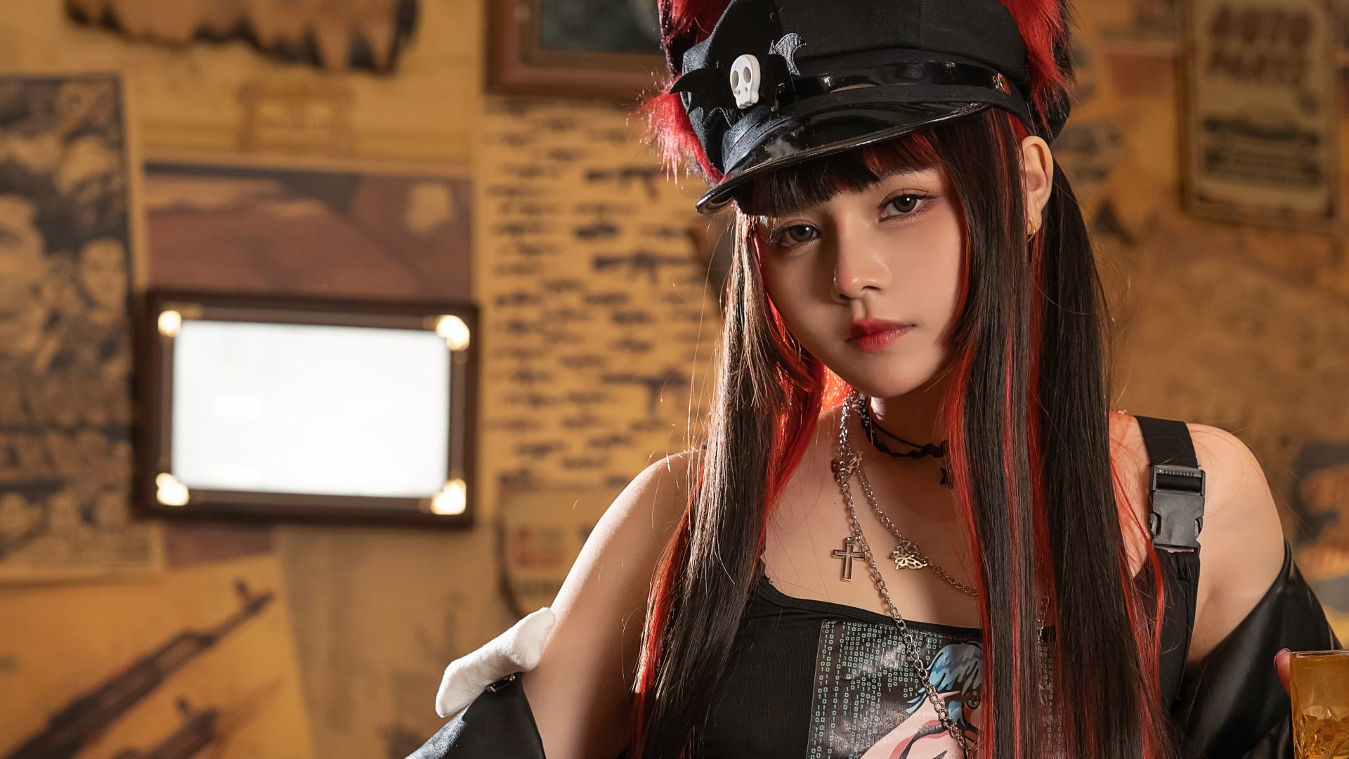 七月喵子cos霓虹灯下的独立女神，引领的视觉新潮流