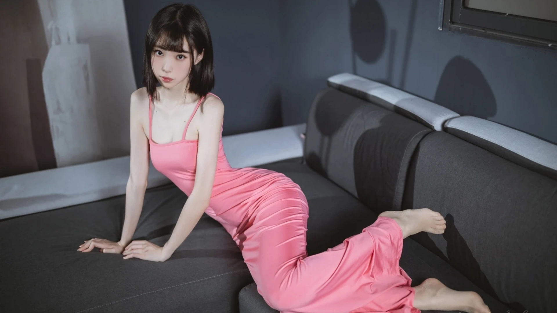 最新许岚LAN娇俏粉红连衣裙，肤白貌美的年上姐姐~