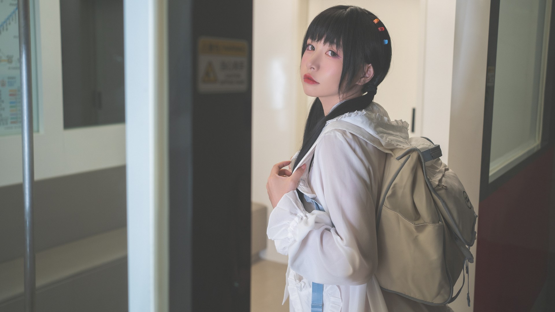 喵小吉末班车上的故事,是夜归人孤独与温暖的交织