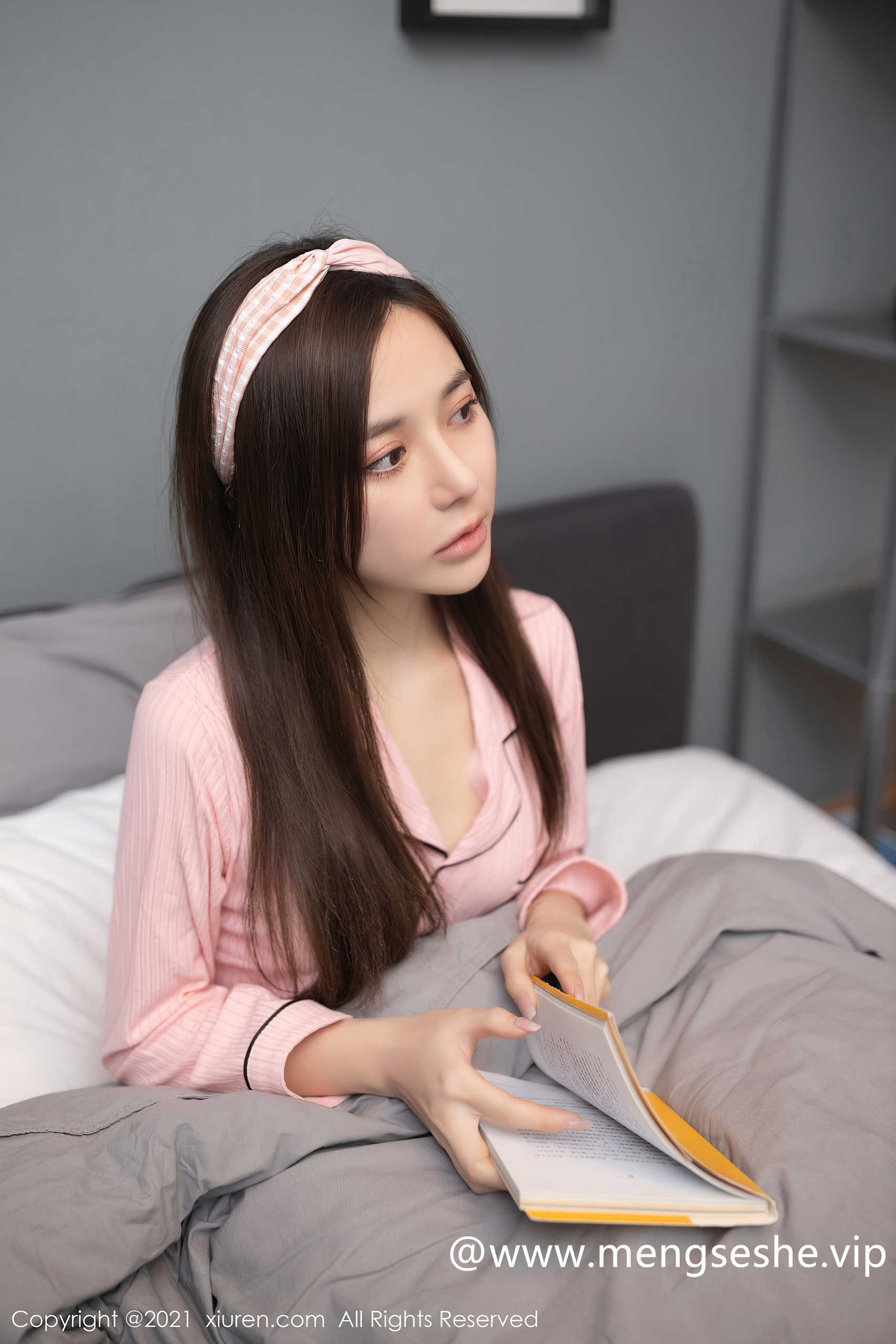 《脚扭伤了之后》秀人鱼子酱fish剧情3142赏析