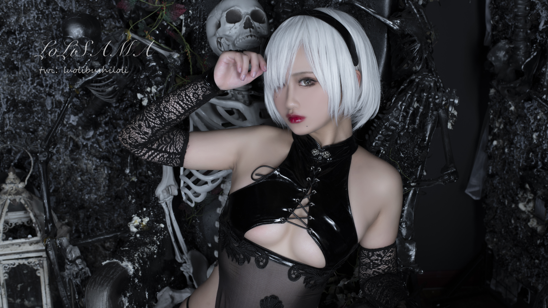 洛璃LoLiSAMA黑暗世界的神秘女王，用演技征服镜头的COS界新星