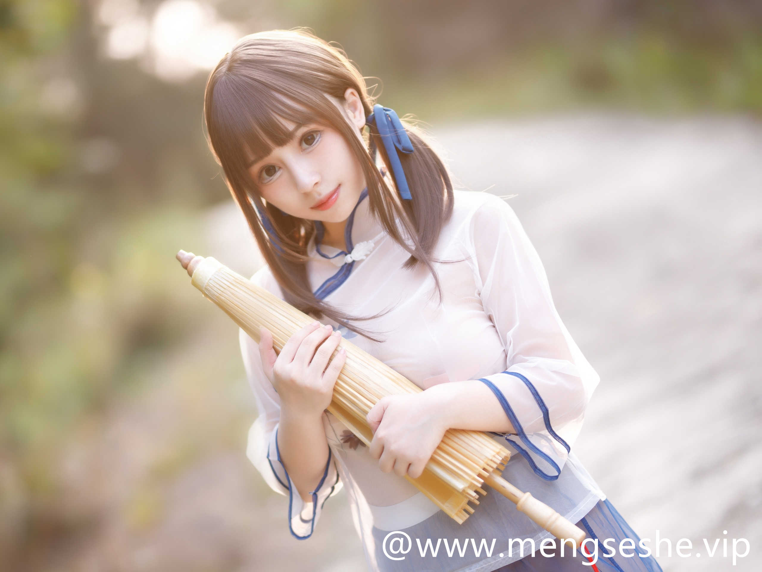 学姐胡桃猫Kurumineko坐上电车去天台的爱之告白，最新21套作品可下载研习